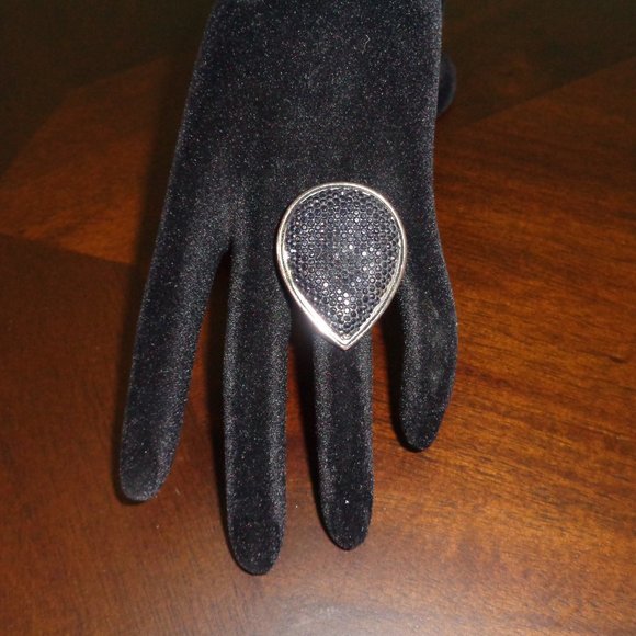 Costume Jewelry- heart ring-black - Picture 1 of 12